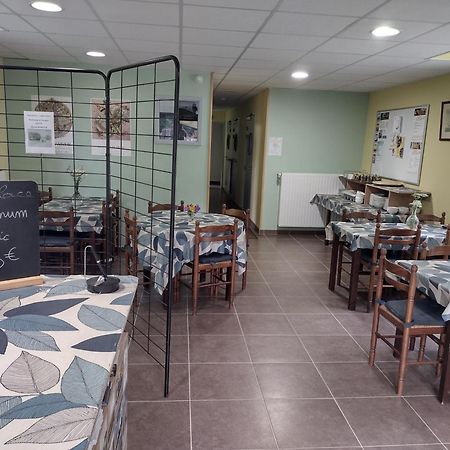 Ostal Scrignac - Gite D'Etape De La Gare Bagian luar foto