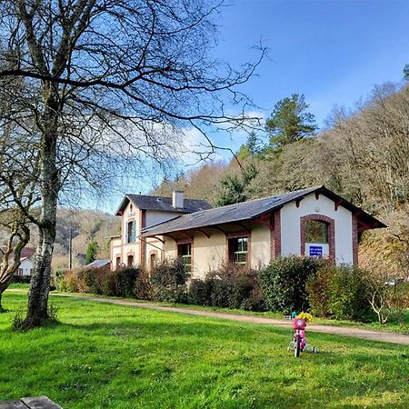 Ostal Scrignac - Gite D'Etape De La Gare Bagian luar foto