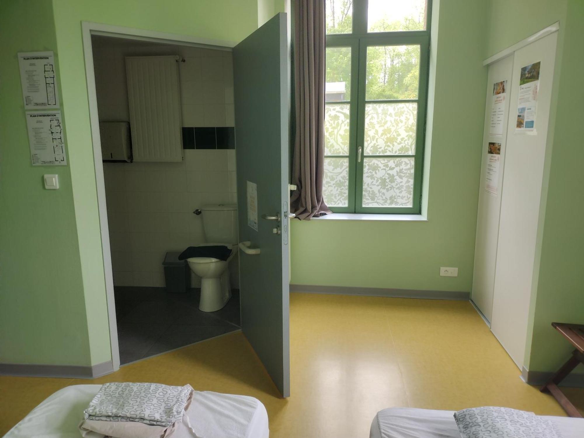 Ostal Scrignac - Gite D'Etape De La Gare Bagian luar foto