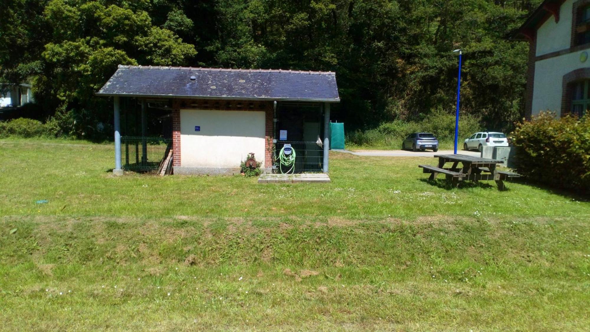 Ostal Scrignac - Gite D'Etape De La Gare Bagian luar foto