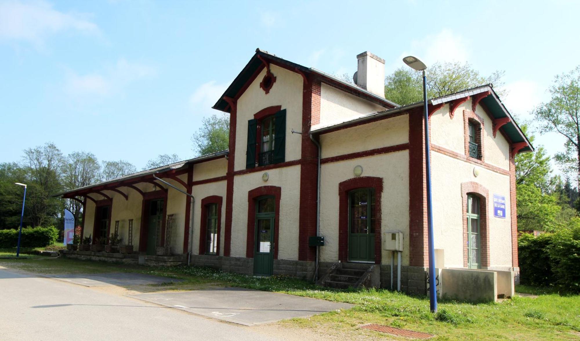 Ostal Scrignac - Gite D'Etape De La Gare Bagian luar foto